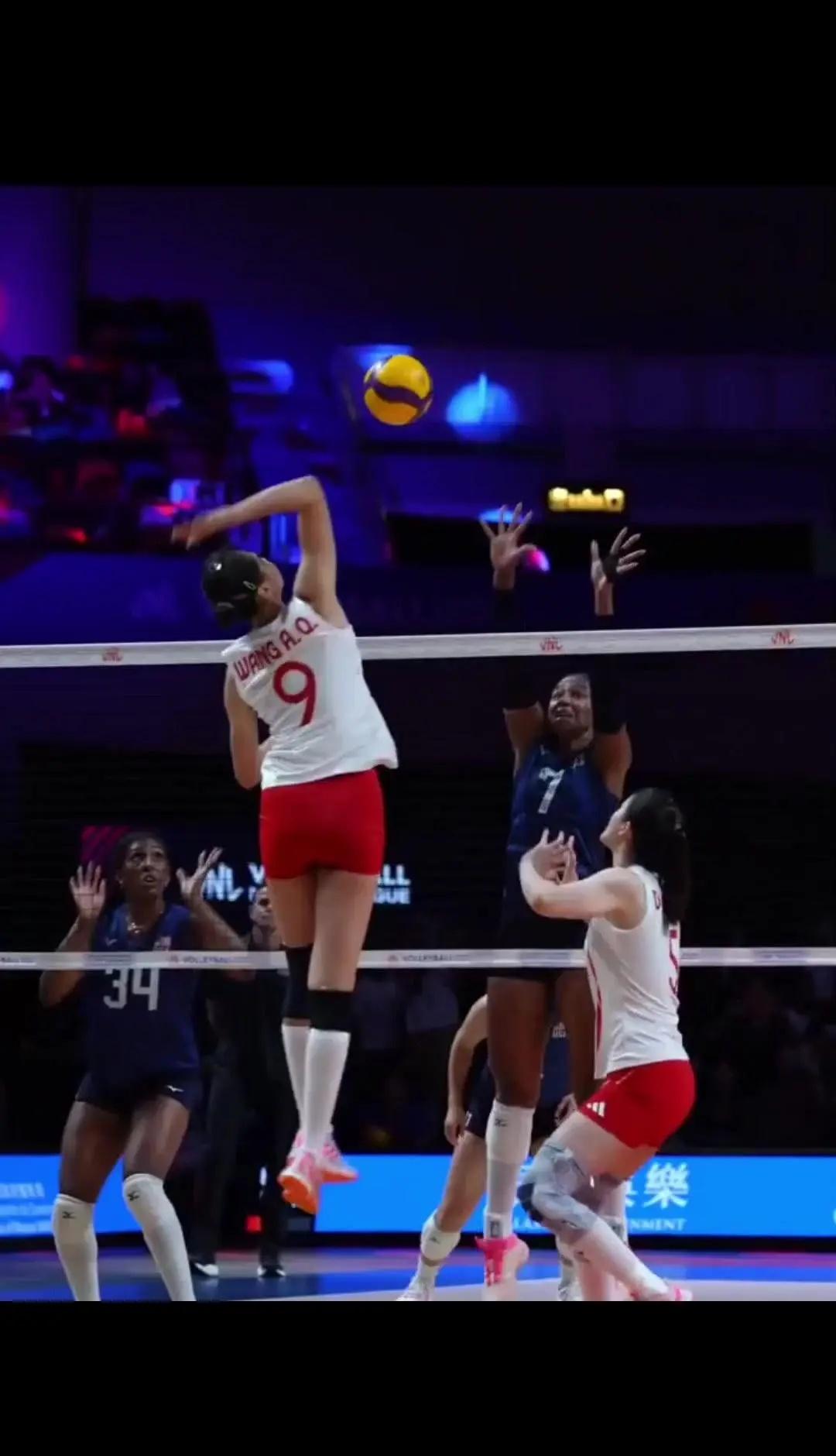 3:2逆转美国女排！窒息的生死战。🏐决胜局最凶险的时刻，中国女排每个人都站了出