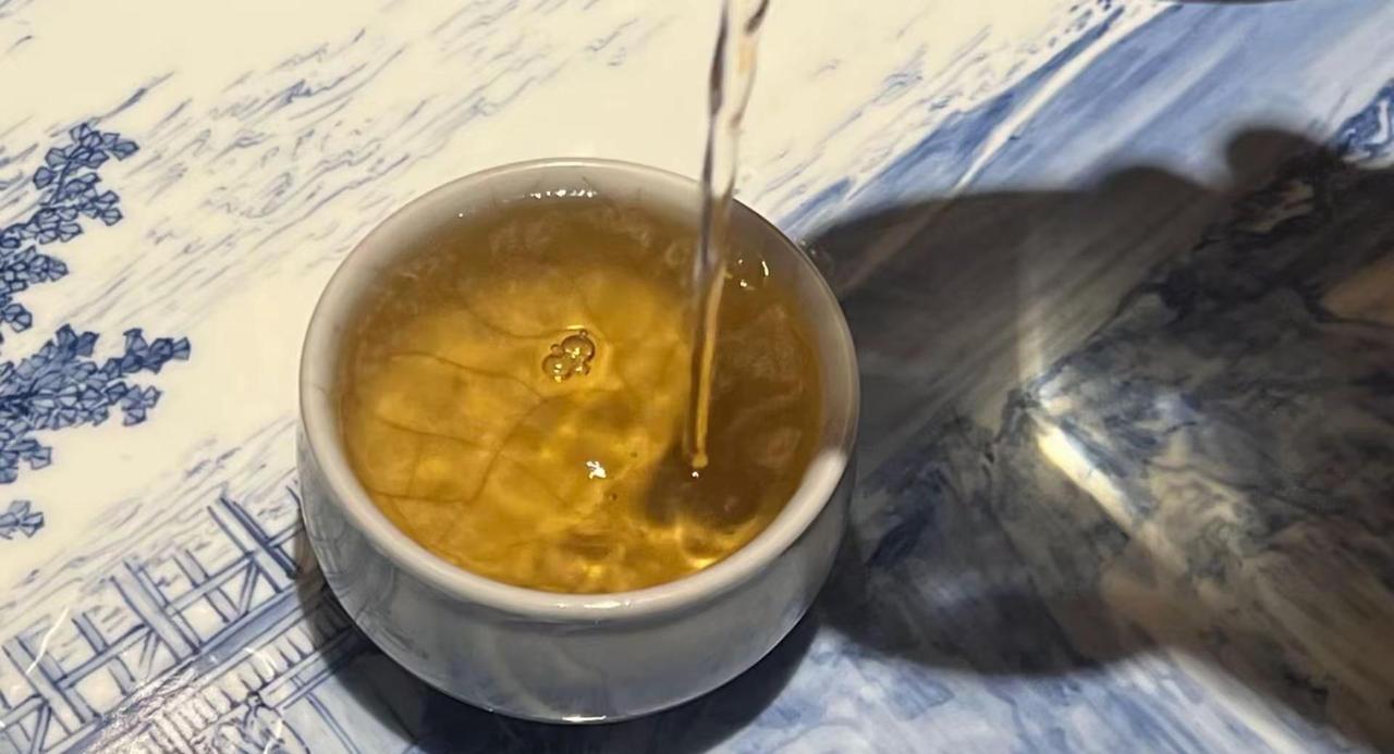 五月，吾悦，人山人海的假期。没有比在家喝茶更舒服的事儿了。做一个灵魂里自带安稳的