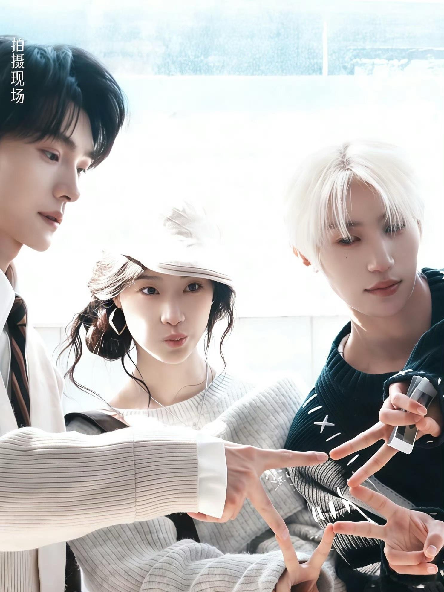 《一家三口在同班》真的太有意思了，我前两天刚看完。里面三个演员长得也太像了，不知