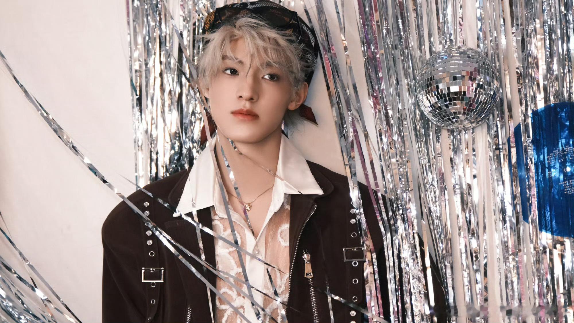 张泽禹张泽禹十九岁生日特别企划 从抱着吉他的青涩少年到发光大主唱，一路坚持热爱纯