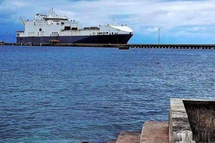 凤凰新闻【美军在委内瑞拉大规模集结，到底是真打还是假唱？】美军当前在加勒比海地区