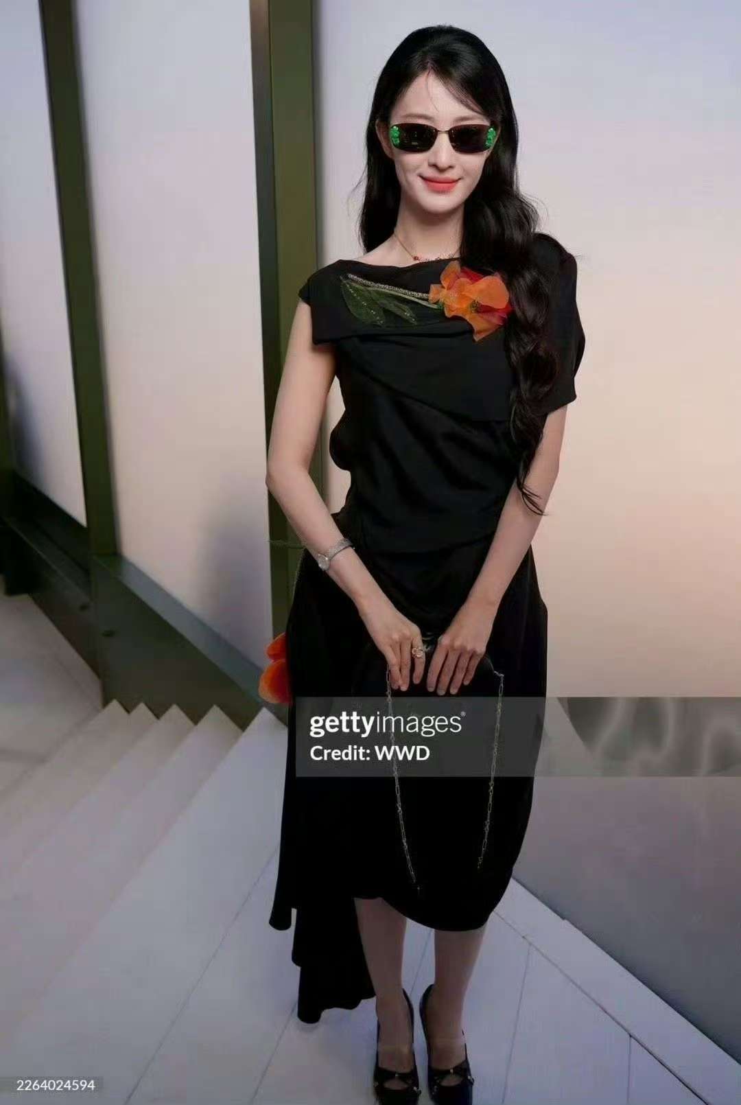 王楚然g社生图太萌了点王楚然g社生图状态谁懂啊，王楚然在巴黎的造型太养眼了！自带