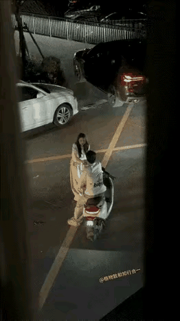 这次宝马终于赢了一回小黄毛！