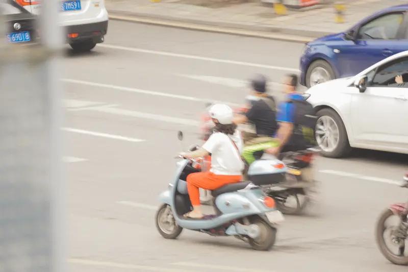 电动自行车“横行霸道”真让人头疼。截至今年5月，海南全省电动自行车保有量316.