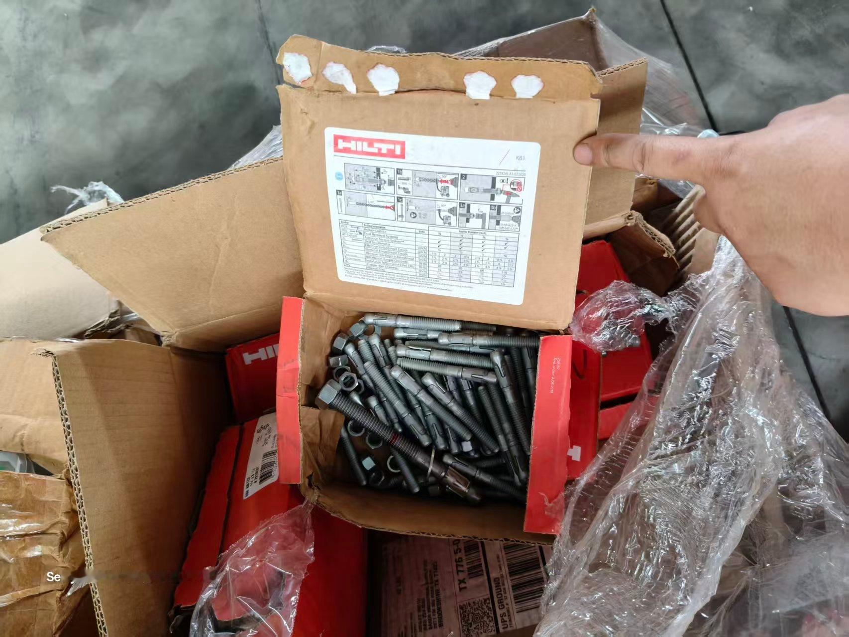 老夏在美国遇到一些做简单产品的，产品虽小，但非常赚钱，比如前几天遇到一家有个客户