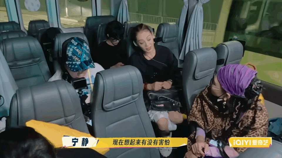 张柏芝重提当年车祸事件 当年的车祸，医生说“没人能站起来”。她却偏要用意志与命运