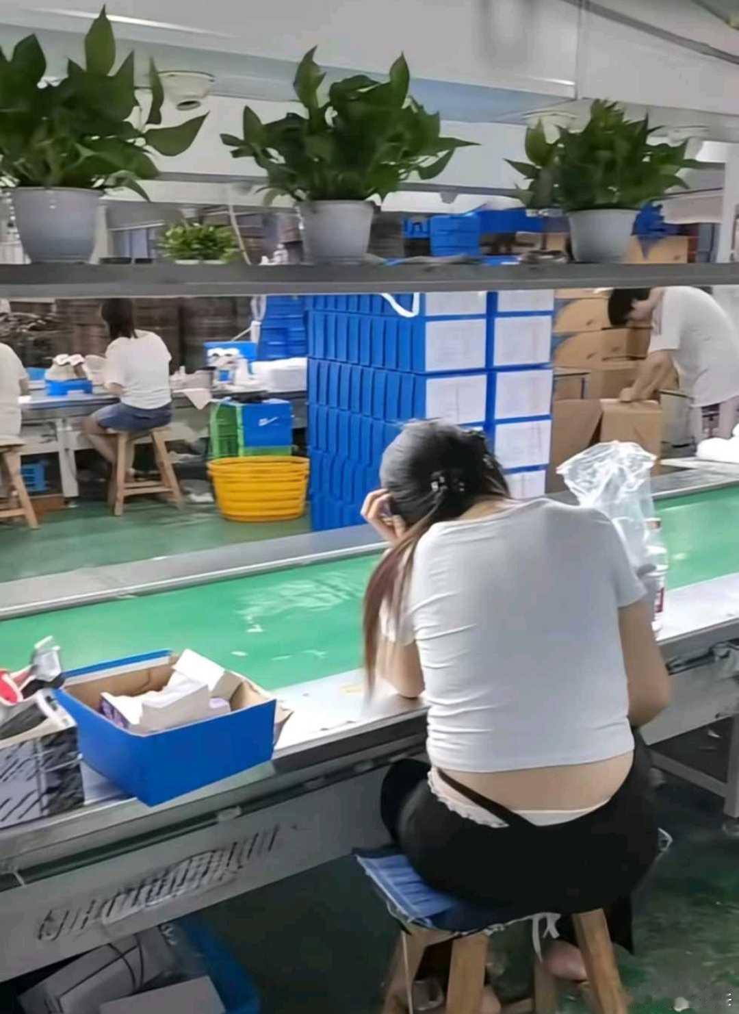 经济上行期是一种感觉今年二月，津巴布韦把锂精矿出口禁令提前落地。9月8日，该国矿