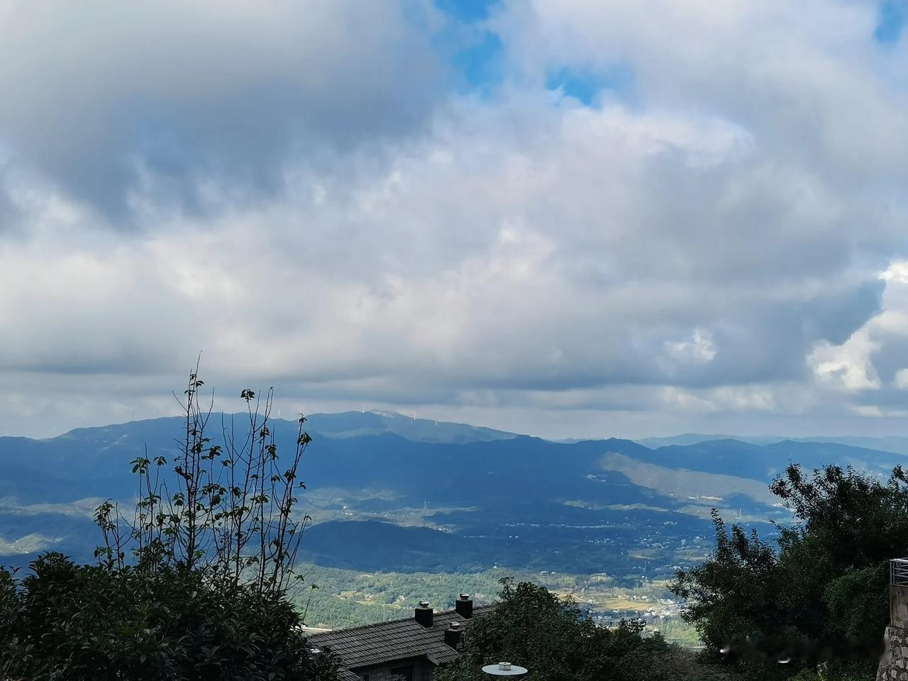 云山苍苍，江水泱泱。季节的美景 冬日美景留存 晒出冬日美景