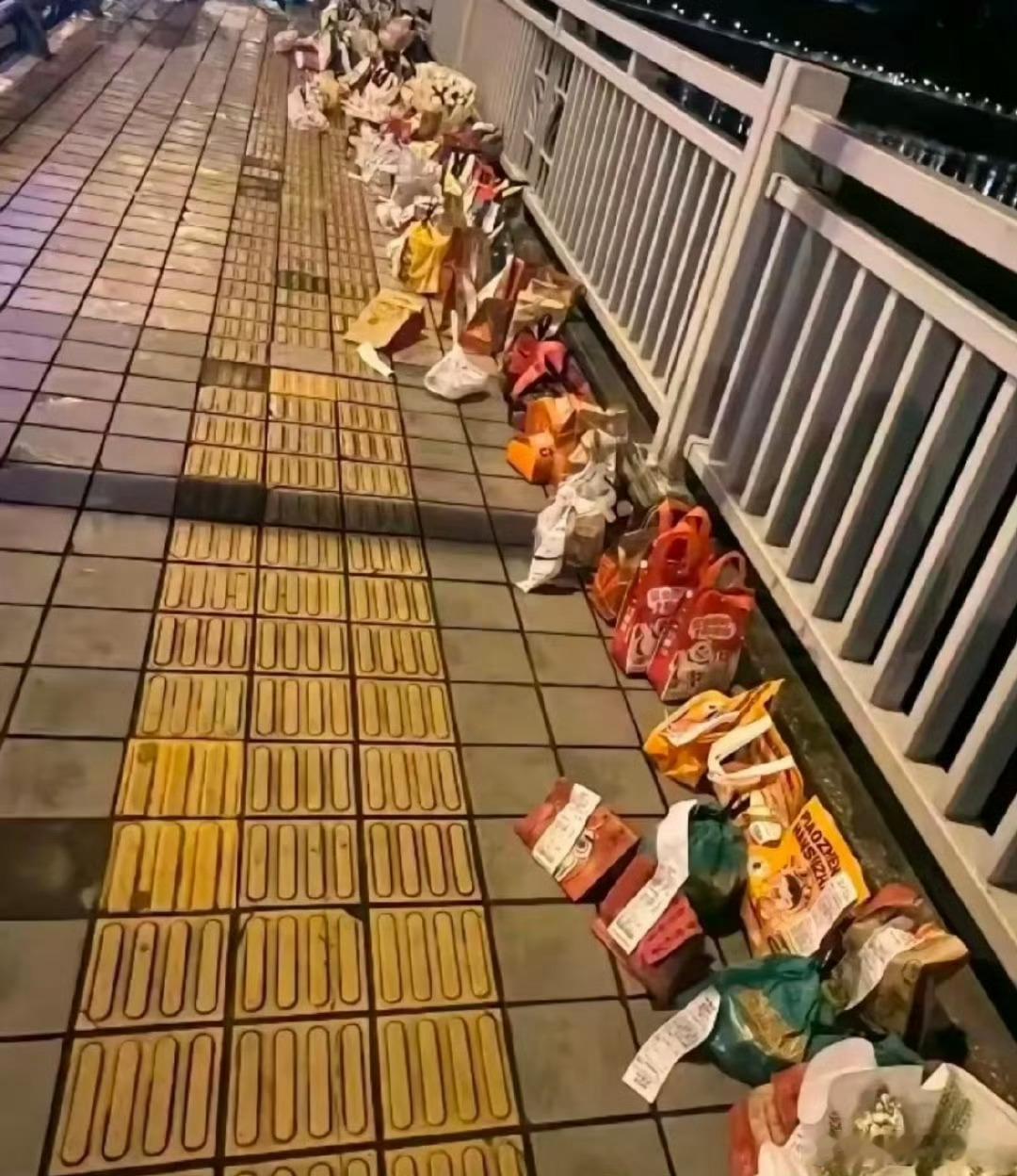 胖猫事件90多吨食物被浪费浪费多少？？现在还有很多人都吃不上一顿饱饭呢[抓狂][