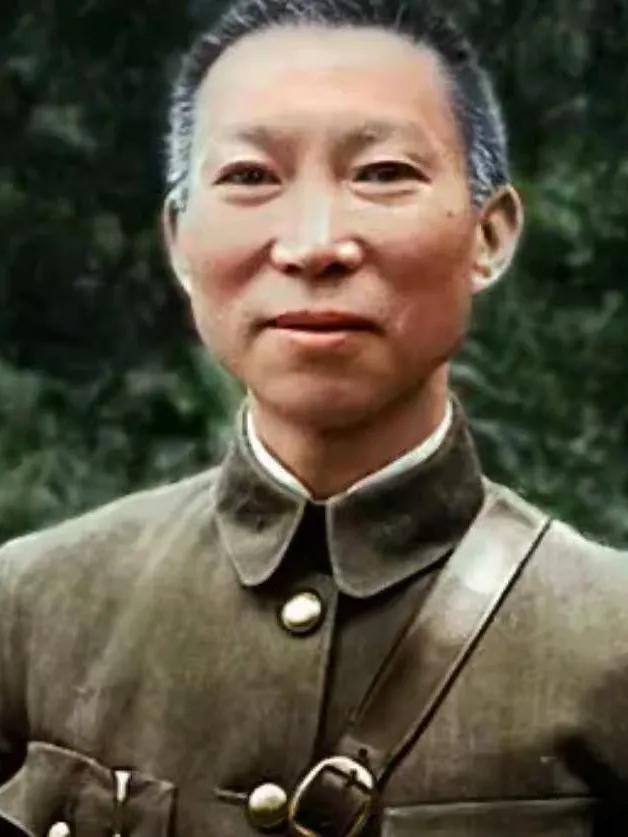 他曾救下十万红军，毛主席亲令寻找！

1934年，蒋介石在庐山密谋“铁桶计划”，