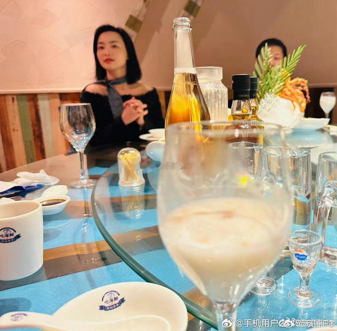 2023年2月24日深夜，理记用当时使用的小号发布了图一这篇微博，公开宣布与霍尊