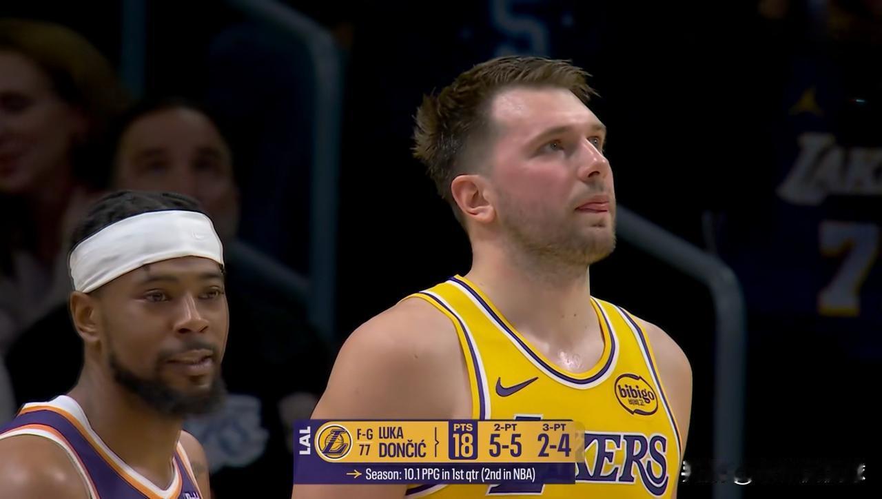 湖人超级巨星东契奇真是太爱显摆了！在今天湖人主场迎战太阳的首节比赛中，东契奇大秀