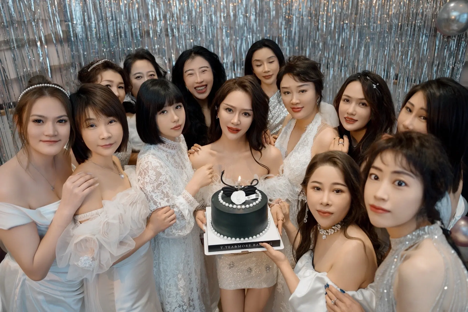 你们是我生活中最温暖的阳光，无论何时何地，总能给我带来无尽的温暖和力量...