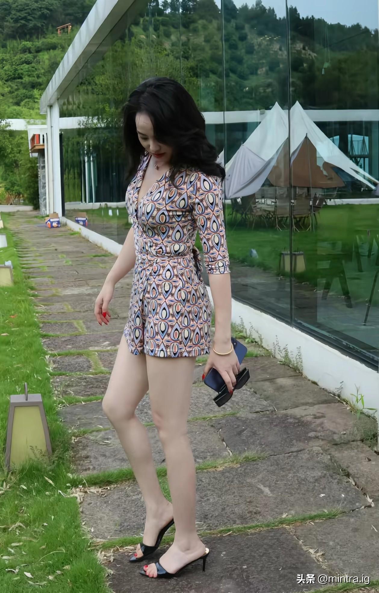 不刻意的精致，才是最高级的浪漫。在山野绿意间，定格自在模样。