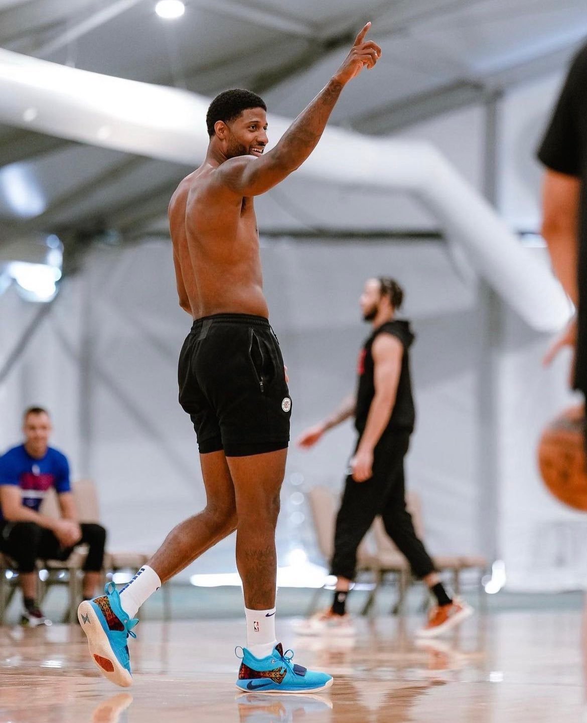 慢慢来，会好的，你又不差。晚安,保罗乔治