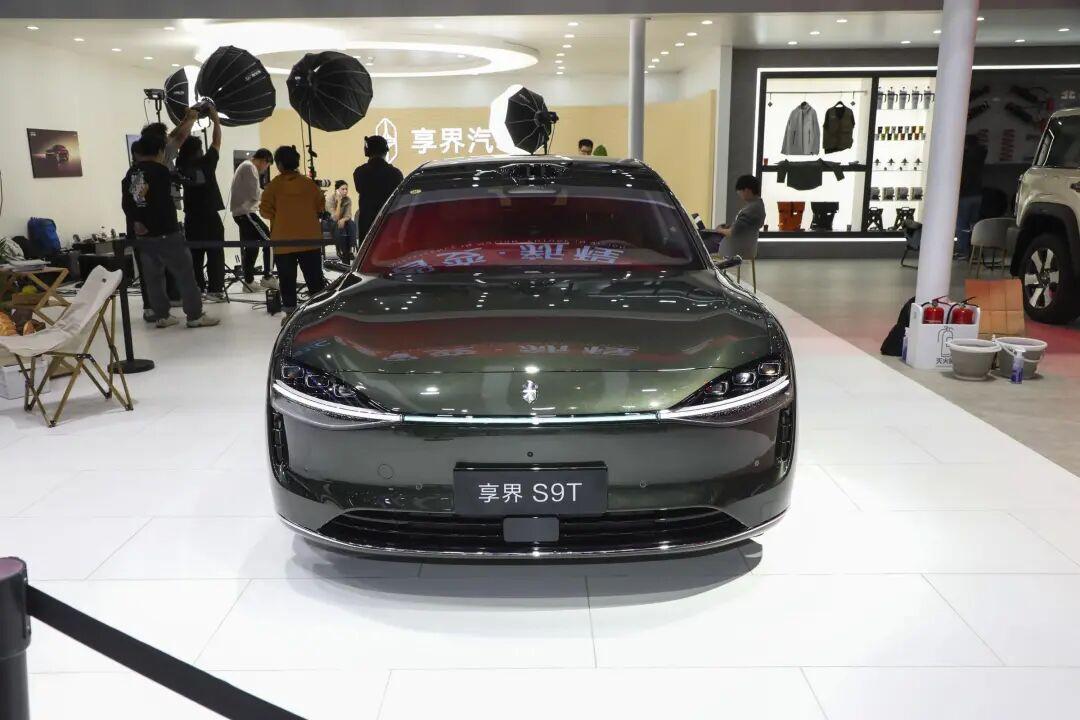 杨幂又双叒解锁新身份，这次竟是它！
继2024年8月成为享界S9 001号车主后