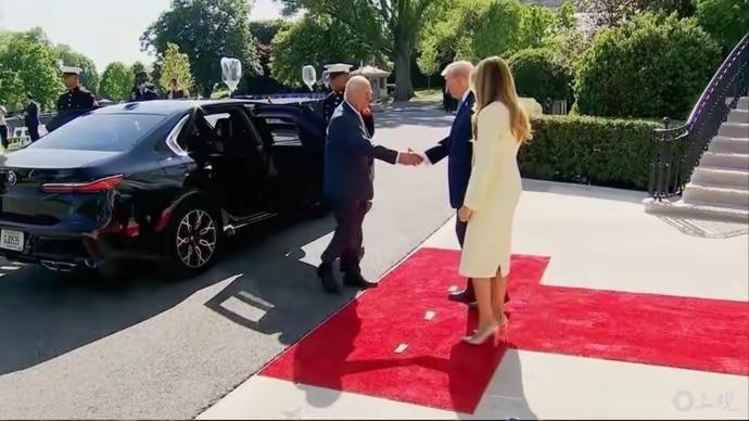 英王访美白宫发帖称两个国王。

评几句：：白宫发布特朗普与查尔斯的合影，配文“两
