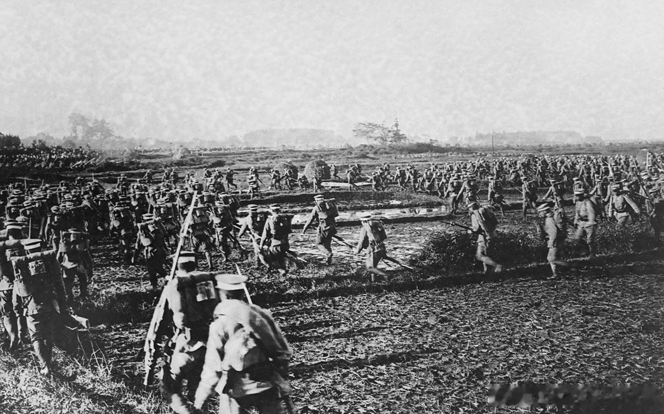 1920年日本士兵冲向西伯利亚的布尔什维克阵地军事历史全触达 ​​​