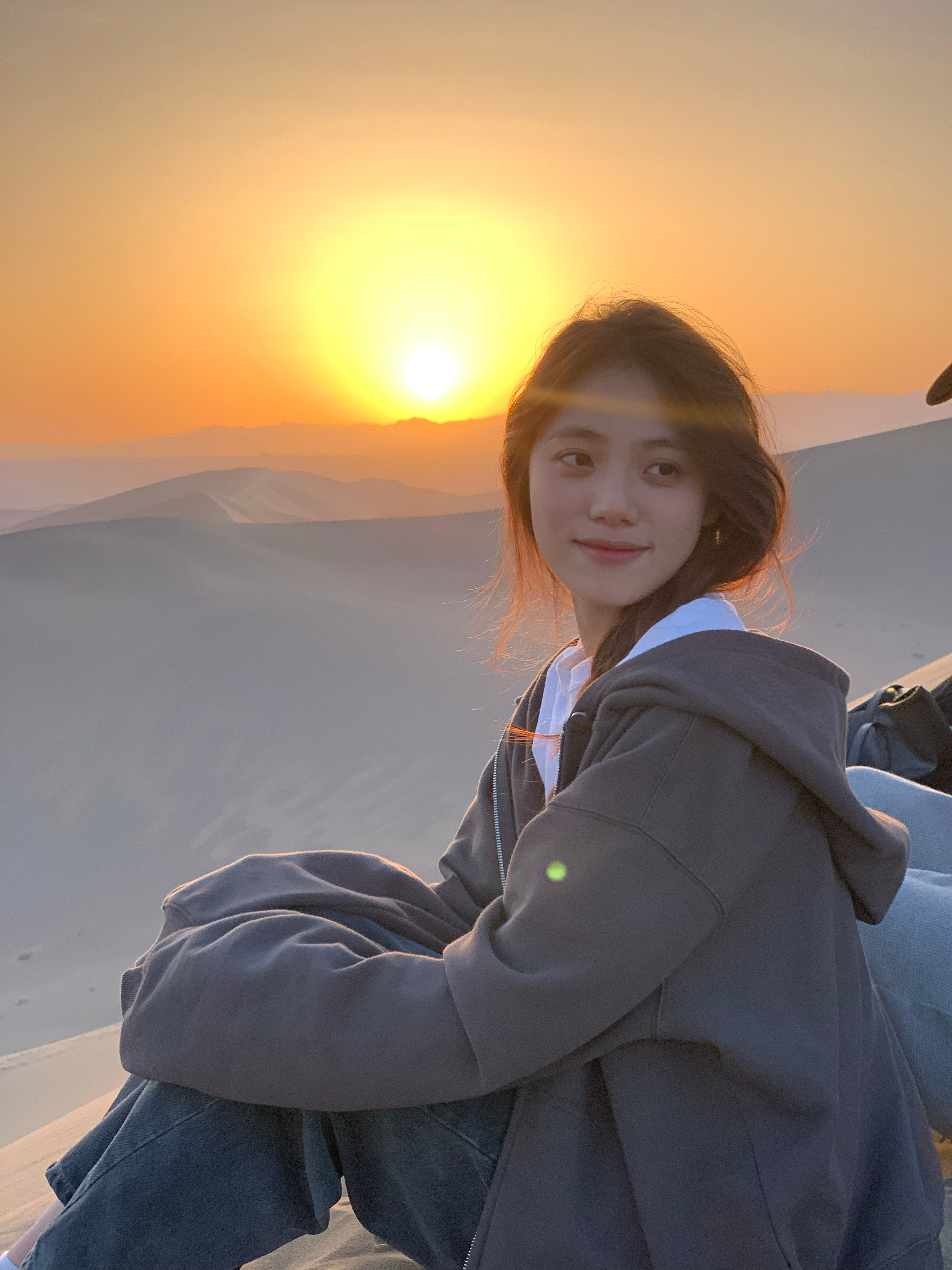 鸣沙山日出🌄虽然很累但真的蛮值得的（最后一张才是我的真实状态） ​​​