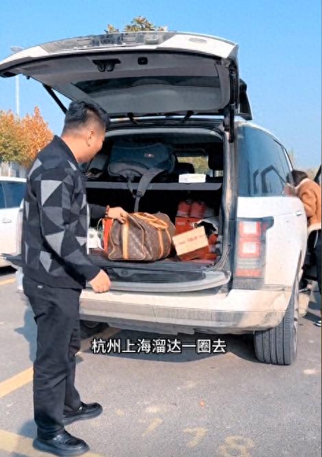 航哥这次又带了一对非洲夫妻去带货了，这老表和安吉娜可真是带货界的劳模啊！听说航哥