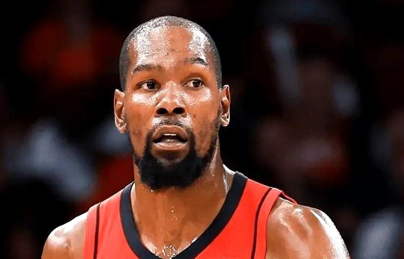 网上说杜兰特打得像没摸过球？别再信了。

那场火箭92-100输给湖人的比赛，根