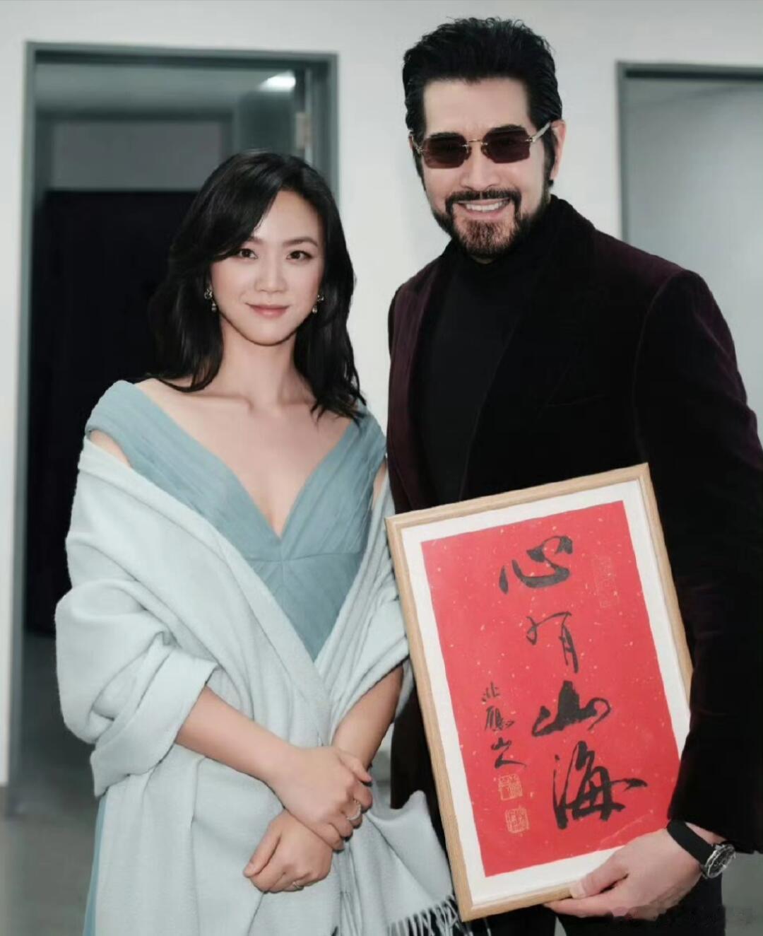 费翔抽中了汤唯父亲的墨宝 费翔抽到了汤唯父亲的墨宝都好合适吗 
