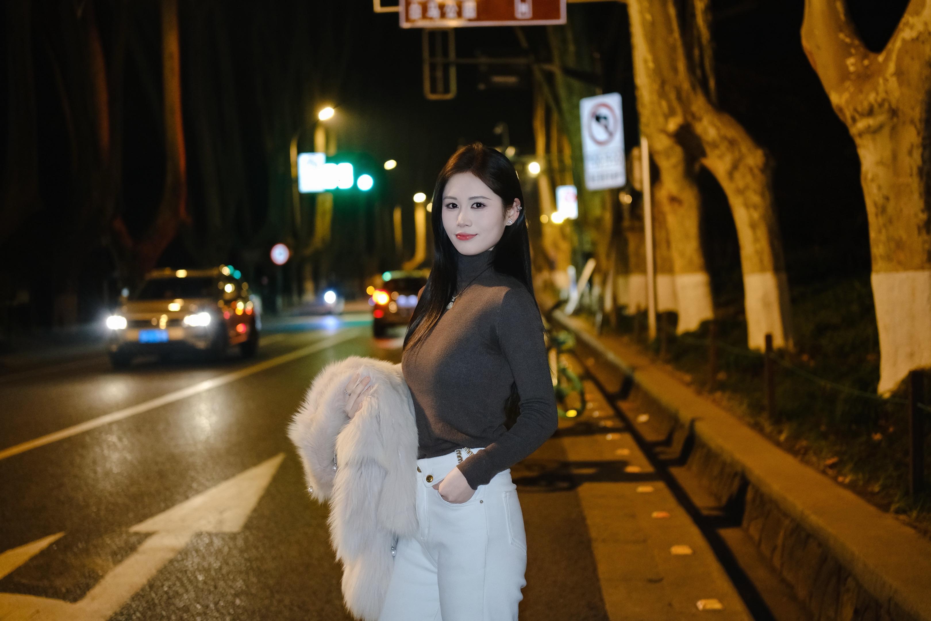 树是梧桐树，城是南京城，一步踏进金陵的百年温柔