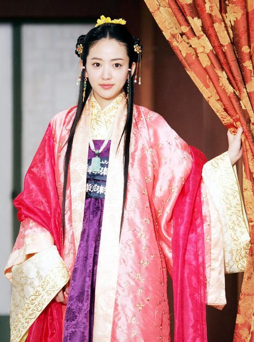 顺德王后（순덕왕후，?—1118年），本姓李氏，谥号为慈靖，尊号为文敬王太后，她