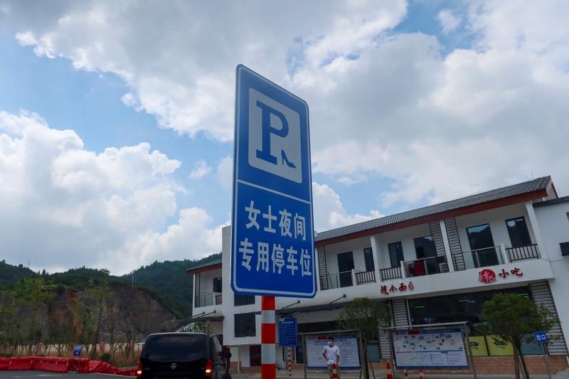 10月21日网友爆料，黑龙江货车司机于先生在贵州高速服务区猝死。他妻子谭女士回忆