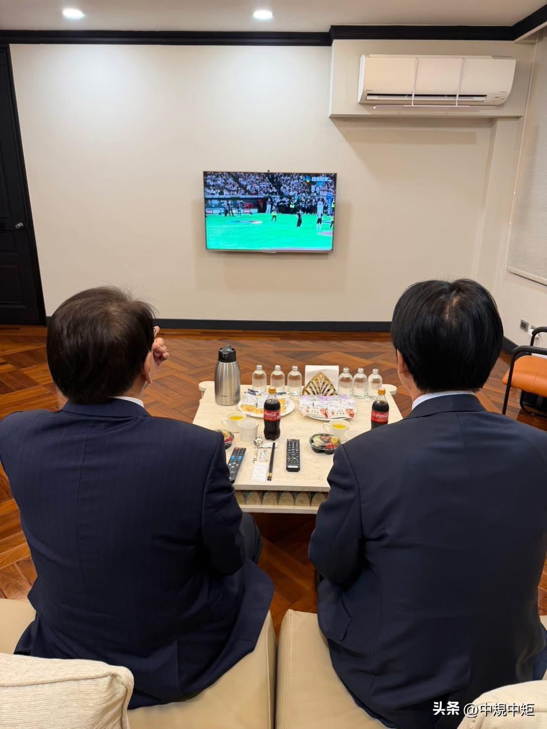 赖办秘书长潘孟安今（6日）在脸书发文称，短暂放下公务，今天晚上， 和 赖清德一起