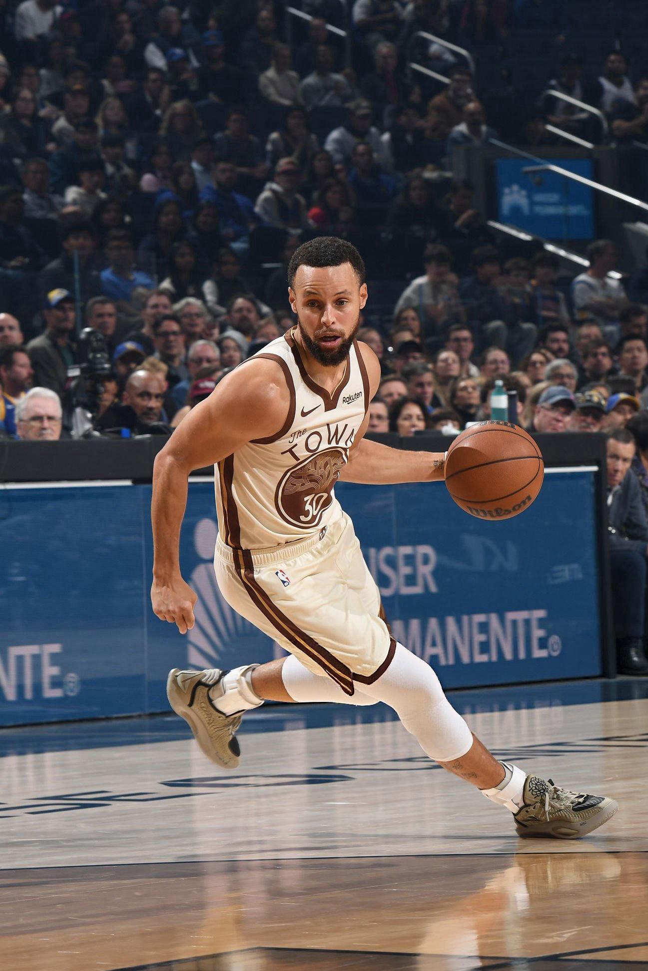 库里上脚LiNing JB3 蛇灵魔术vs勇士超话创作官