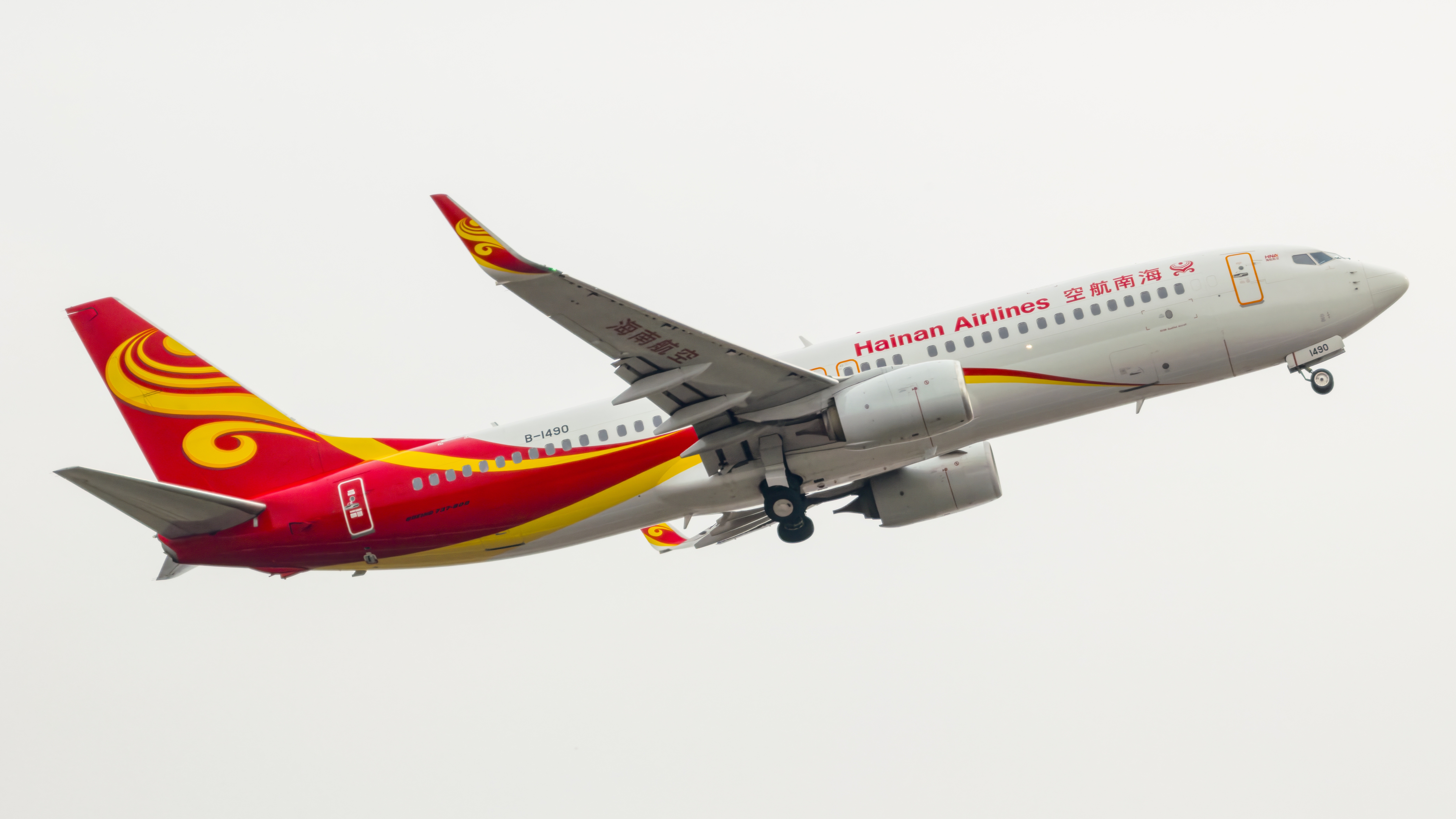 海南航空注册号B-1493/波音737-800于昨日由成都天府调机抵达海口，将于