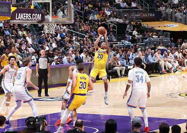 如果不是小尼克-史密斯，湖人100%赢不了赛季初段对阵开拓者的那场比赛，很可能也