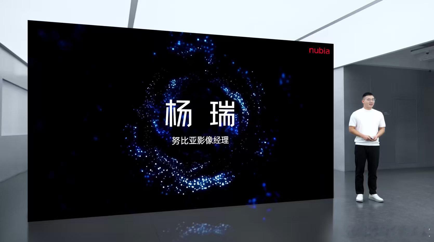 街拍，不仅仅是一种摄影形式，更是一种生活态度。是发现庸常日子里那些诗意角落的眼睛