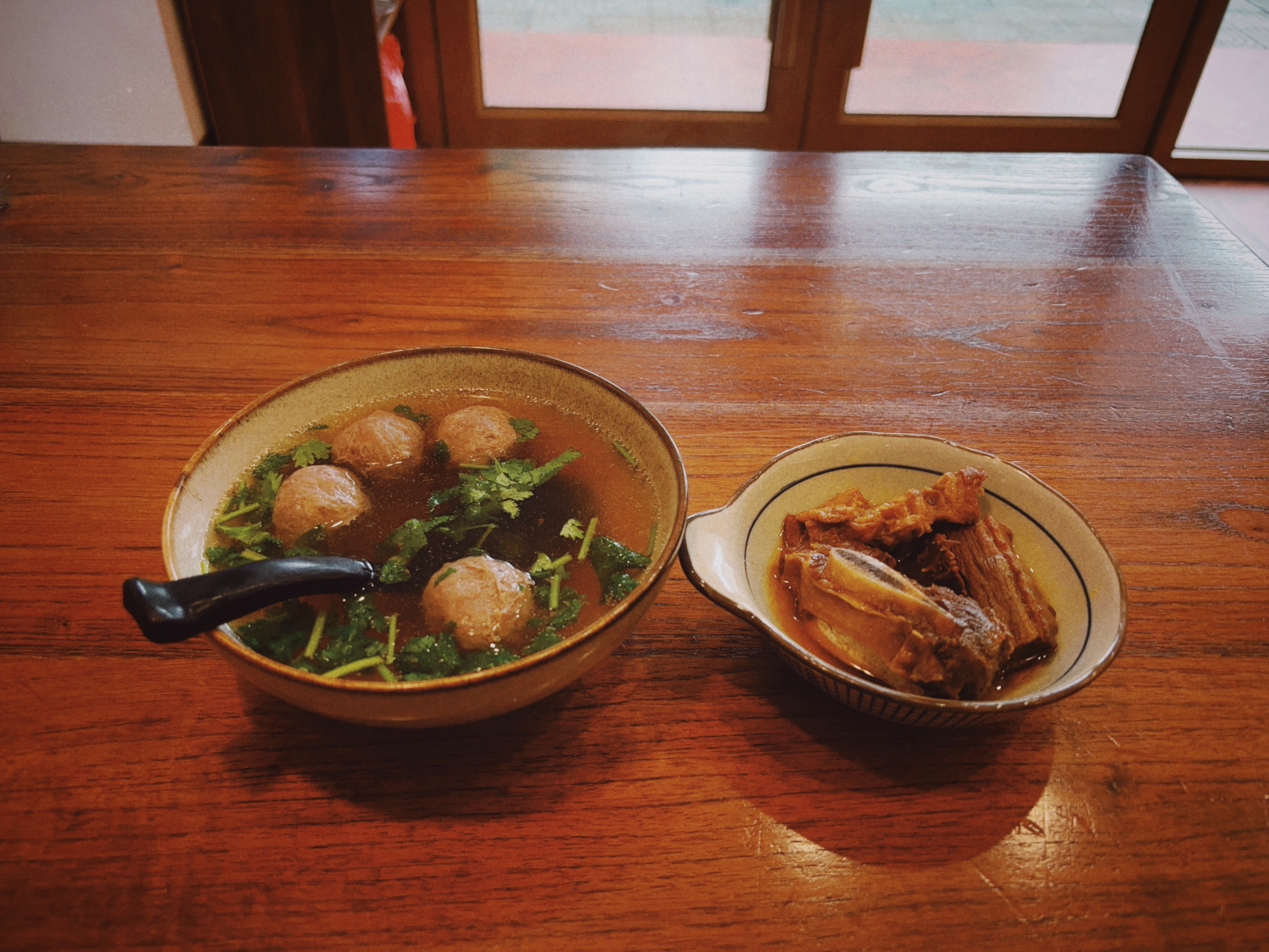 坐等饭来 ​​​