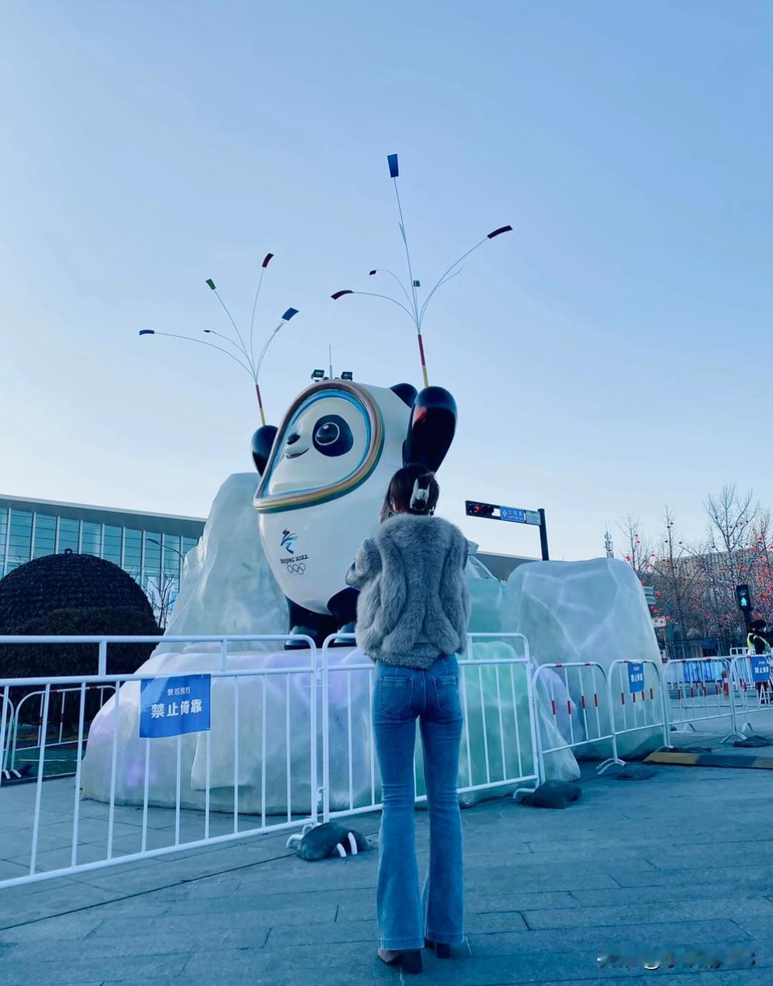 人与人还是淡淡的就挺好 就可以不期待不在意不要求不离开