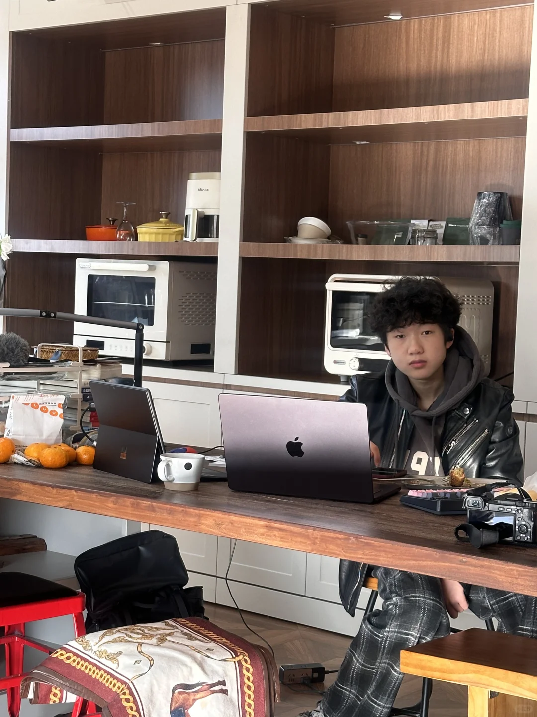 娃退学后拯救了整个家庭 家有脱产居家学习的碎钞机，他不仅占用了我的电脑...