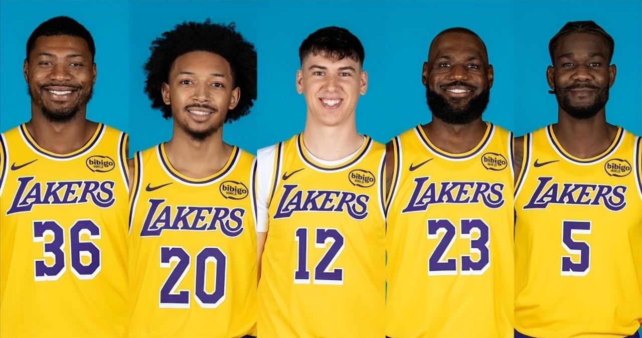 里夫斯替补！湖人vs太阳首发：尼克史密斯、斯玛特、拉拉维亚、詹姆斯、艾顿！

里