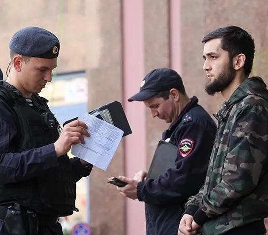 这不会是在为抓外国壮丁做舆论准备吧？俄总理：俄境内约有百万非法移民。这是真打急了