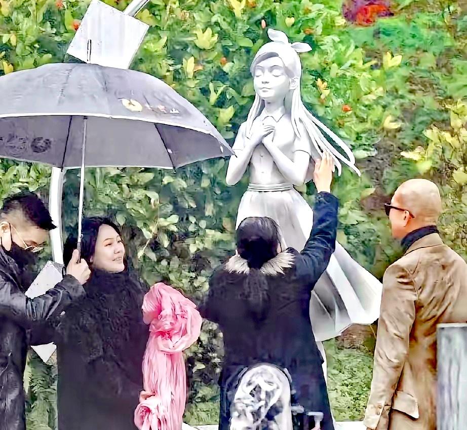 大S的一双儿女没有参加她的葬礼，也没有参加她的周年祭，这是和S家断绝关系了吗？大