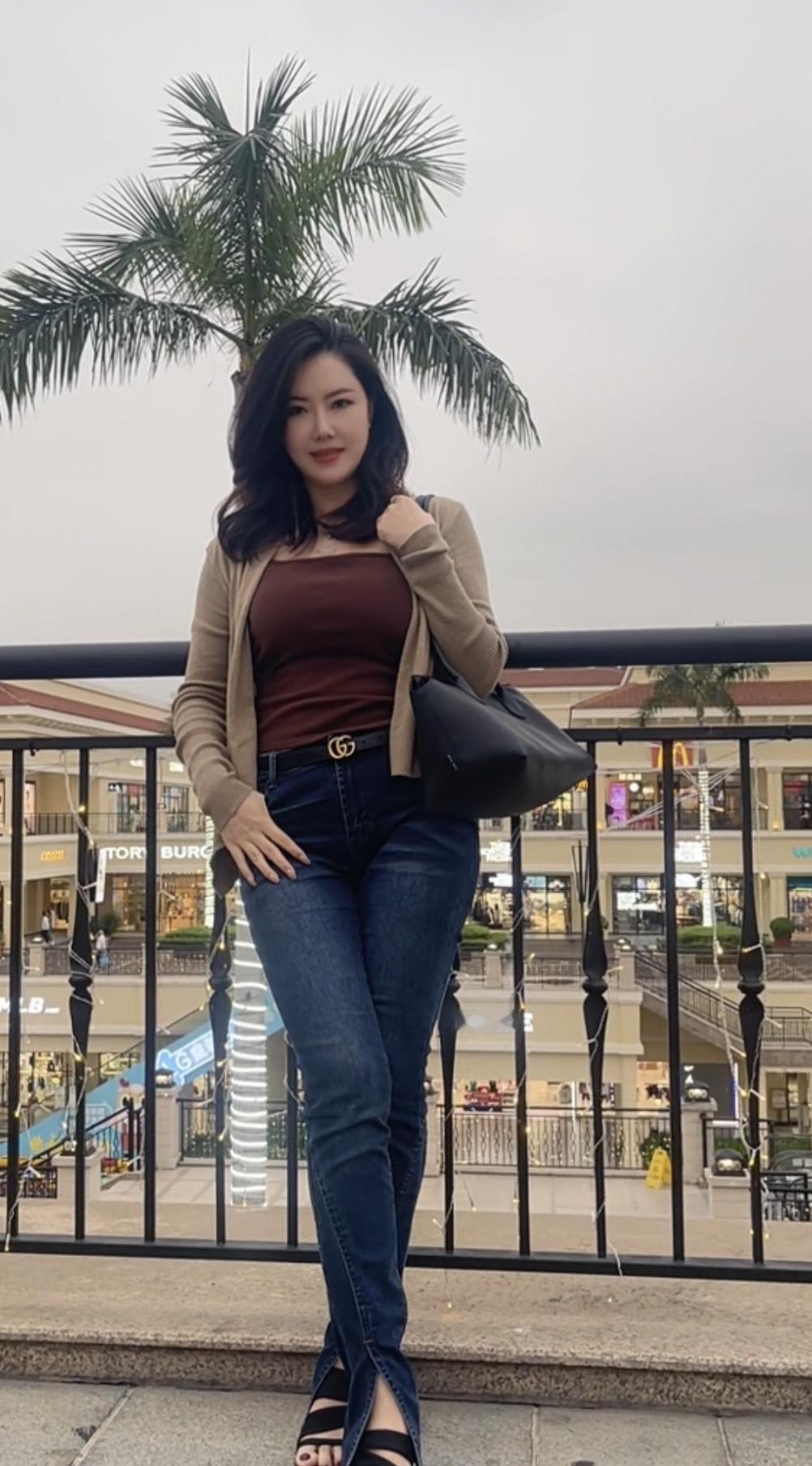 比较重感情的都是女人，琼瑶让我们明白，女人不要相信爱情，别依赖婚姻，女人最好的状