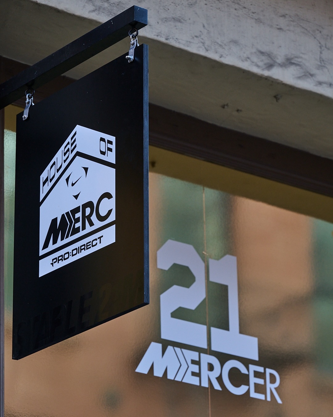 HOUSE OF MERC今天也换上了金色的涂装！ 