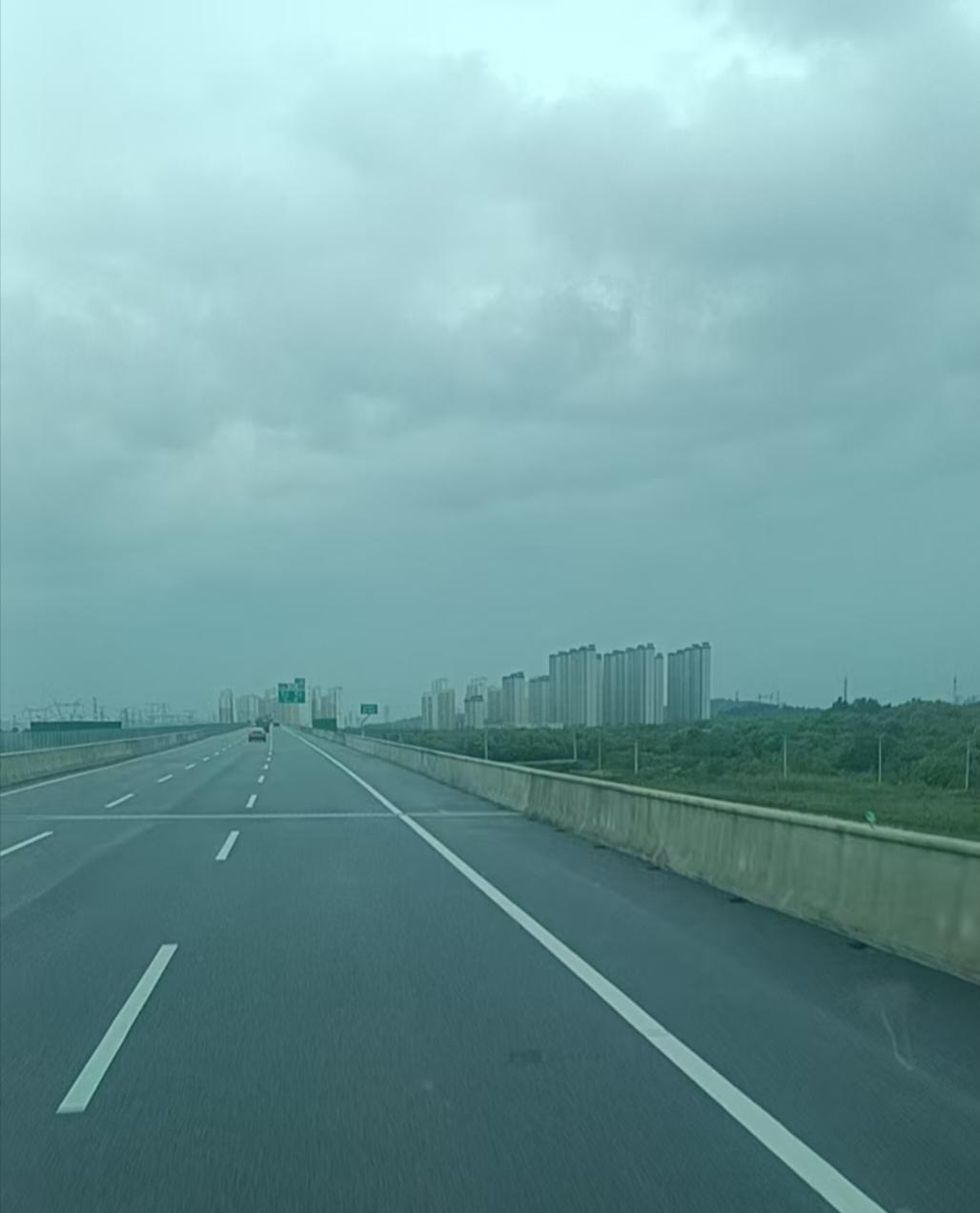 春日生活打卡季这样的天气旅游可好了，不冷不热，只要条件允许，世界那么大，你我都可