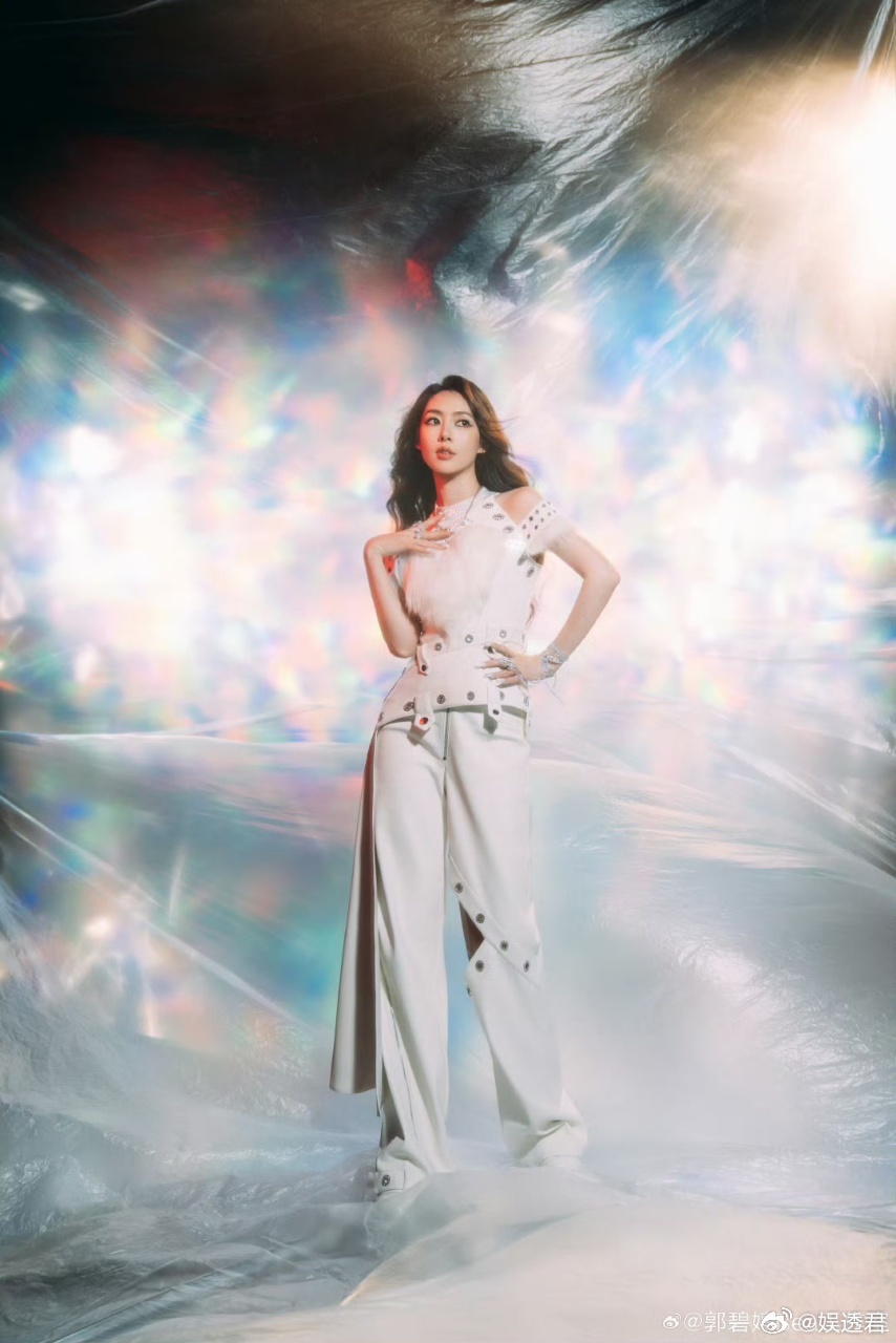 谢依霖用郭碧婷送的杯子装酱油风华合伙人 一开始看到还愣了一下，后来才明白，真正珍