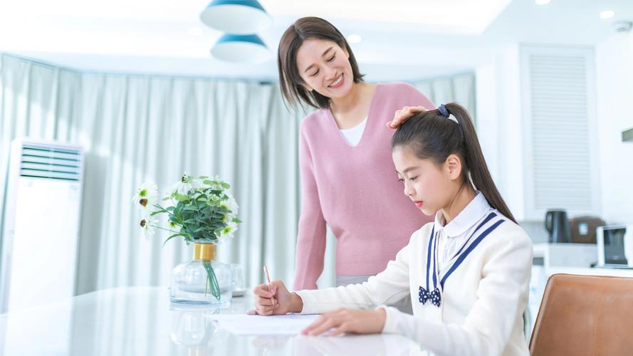 中考结束，作为家长一定要帮孩子选报志愿。毕竟家长社会经验丰富，信息渠道多，考虑问