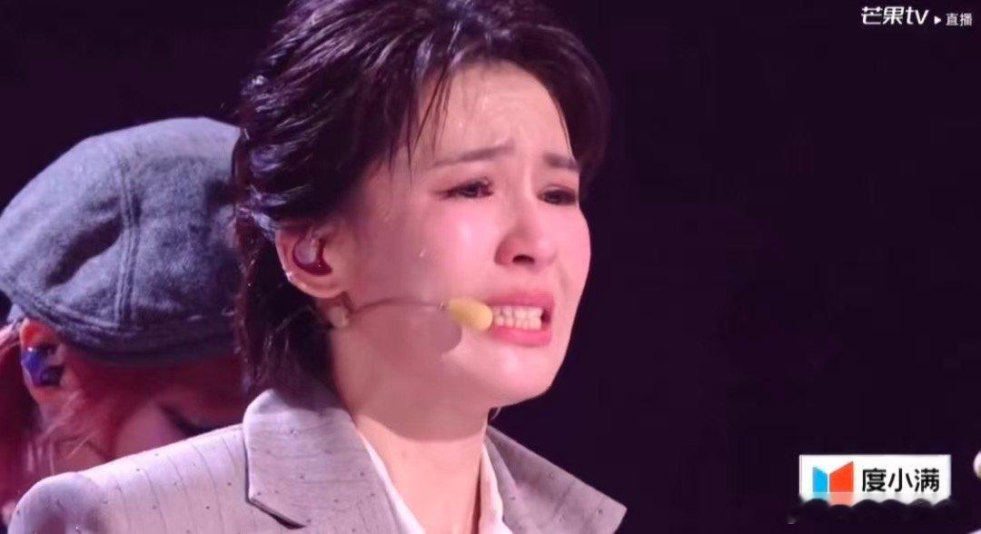 浪姐哭完你的哭你的乘风2026浪姐这季泪点也太低了，从选手到幕后全在哭，已经搬好