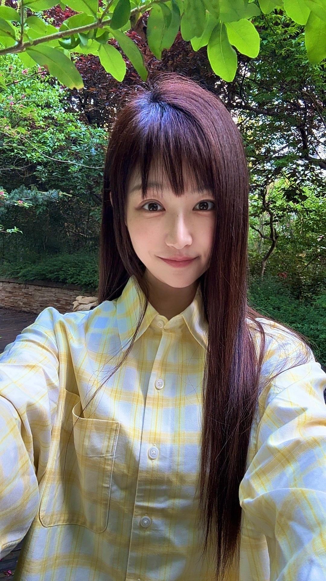 终于蹲到了优衣库这件联名款衬衣打折，99块，好奇怪，感觉正价买优衣库舍不得，但是