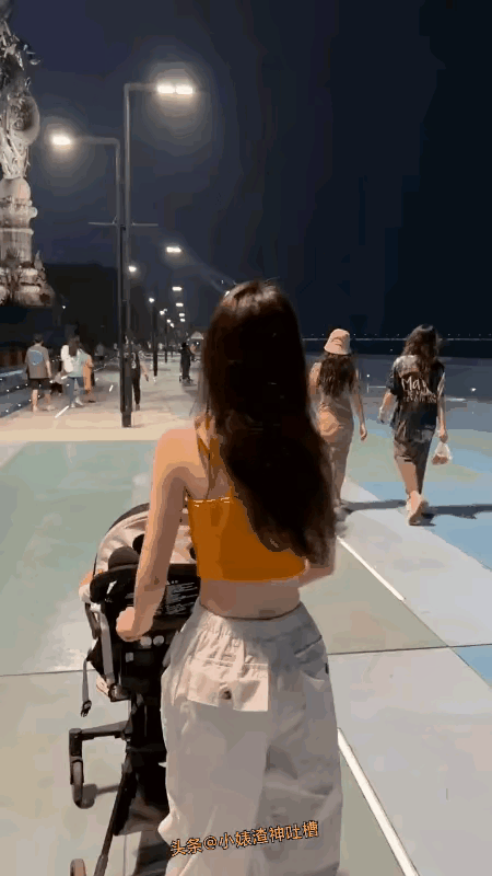 老公，我走不动了，怎么办？女子推着婴儿车，回过头来跟老公撒了个娇

接下来大家都