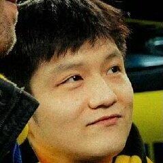 小东东盯人的时候太萌了