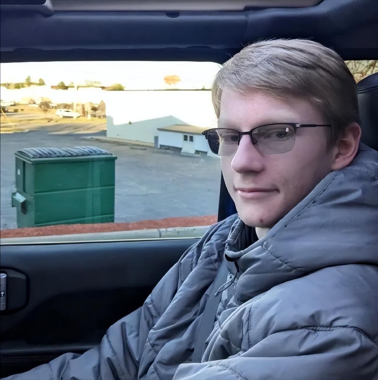 对特朗普怒火开始发酵？美特勤局击毙闯入海湖庄园男子，尸体上发现大批武器！
 
2